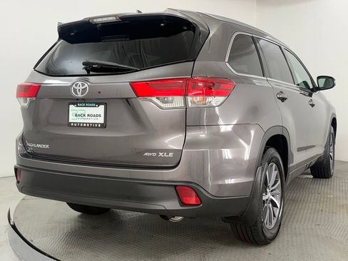 Used 2017 Toyota Highlander XLE AWD/4WD image 9