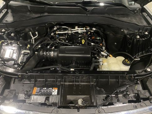 Used 2022 Ford Explorer XLT AWD/4WD image 22