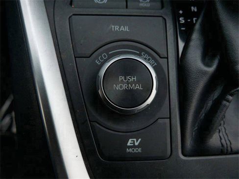 Used 2019 Toyota RAV4 LE image 24