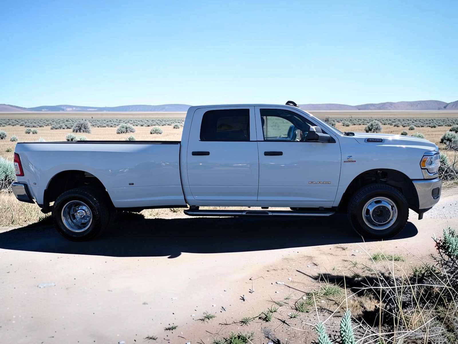 Used 2022 RAM 3500 Tradesman w/ Chrome Appearance Group AWD/4WD image 7