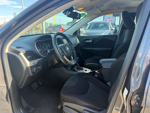 Used 2015 Jeep Cherokee Latitude FWD image 8