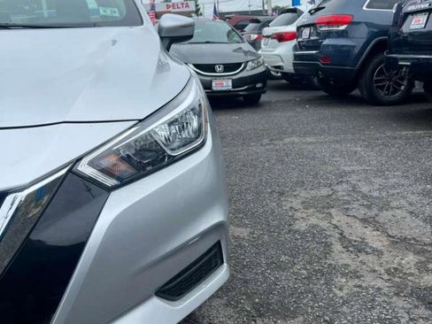 Used 2021 Nissan Versa SV FWD image 4