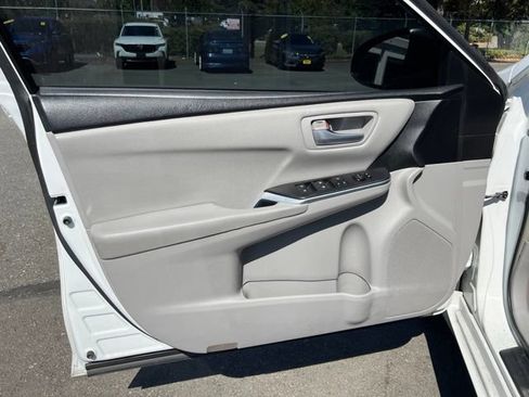 Used 2015 Toyota Camry LE FWD image 11