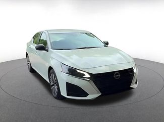 Used 2025 Nissan Altima 2.5 SV FWD video 2