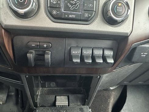 Used 2016 Ford F250 Lariat w/ Chrome Package image 28