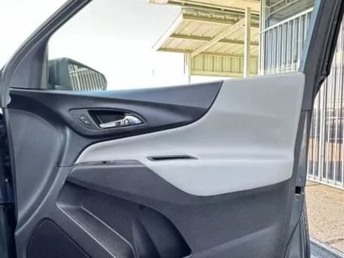 Used 2020 Chevrolet Equinox LT w/ Driver Convenience Package image 24