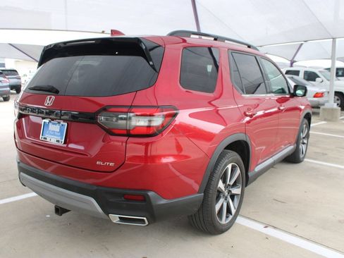 Used 2023 Honda Pilot Elite image 6