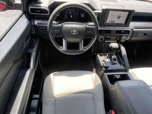 Used 2025 Toyota 4Runner SR5 AWD/4WD image 12