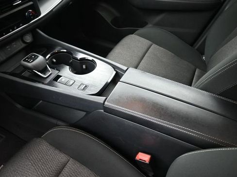 Used 2025 Nissan Rogue SV image 31