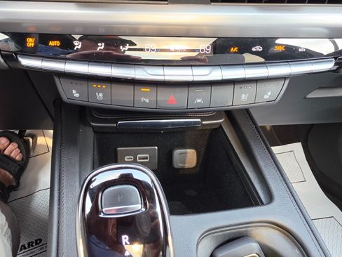 Used 2024 Cadillac XT4 Sport AWD/4WD image 46