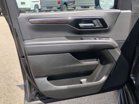 Used 2025 Chevrolet Tahoe LS AWD/4WD image 15
