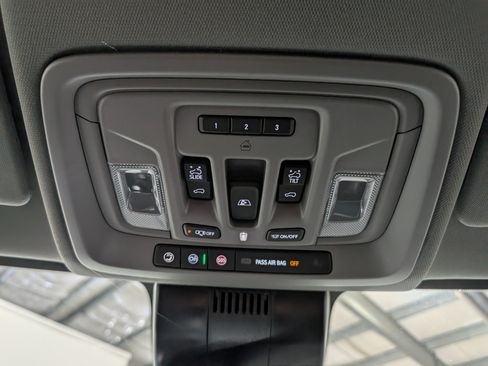 Used 2025 GMC Sierra 3500 SLT w/ SLT Premium Package AWD/4WD image 28