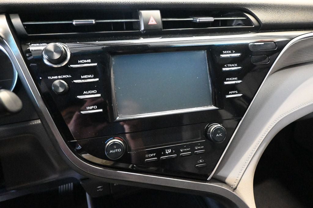 Used 2018 Toyota Camry SE FWD image 8