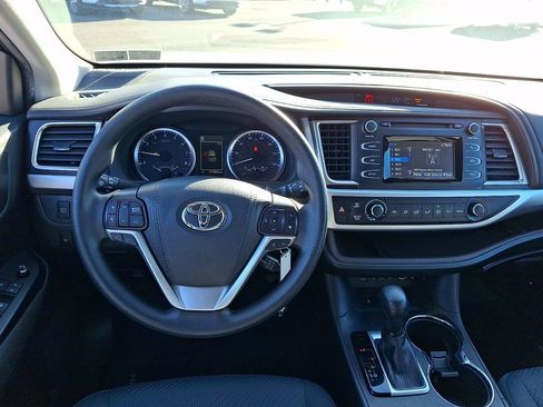 Used 2019 Toyota Highlander LE image 13