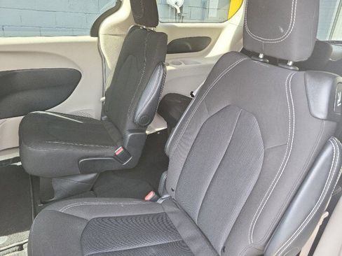 Used 2024 Chrysler Voyager LX FWD image 9