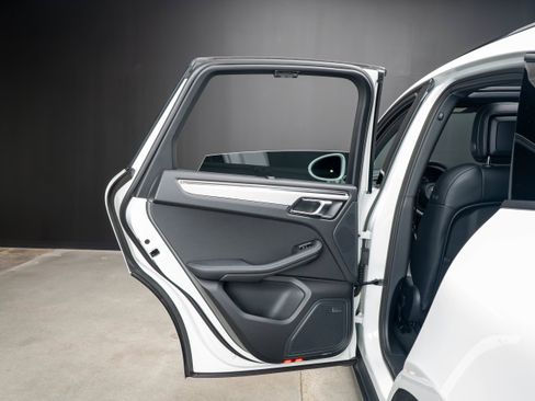 Certified 2026 Porsche Macan AWD/4WD image 35