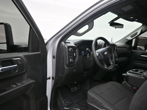 Used 2022 Chevrolet Silverado 2500 Custom w/ Custom Convenience Package AWD/4WD image 10