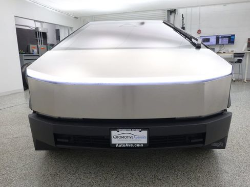 Used 2024 Tesla Cybertruck AWD Crew Cab image 2