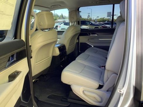 New 2023 Jeep Wagoneer Series III w/ Preferred Equipment Group image 25