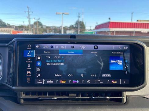 Used 2025 Jeep Wrangler Sahara image 21