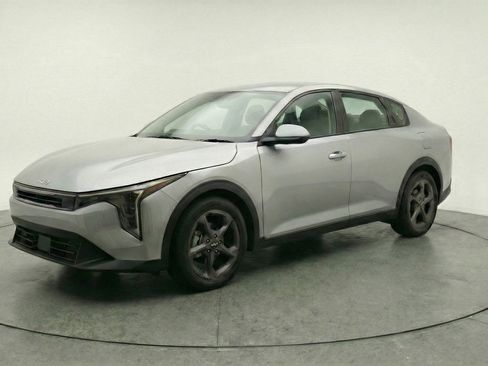 Used 2025 Kia K4 FWD image 3