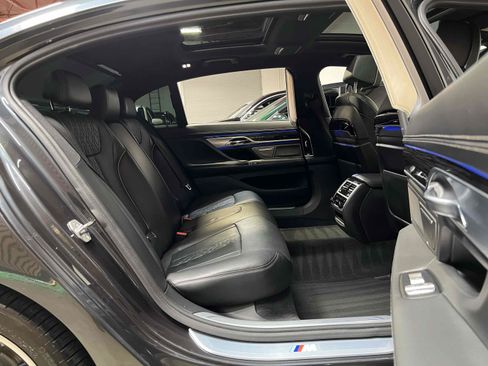 Used 2018 BMW 750i RWD image 41