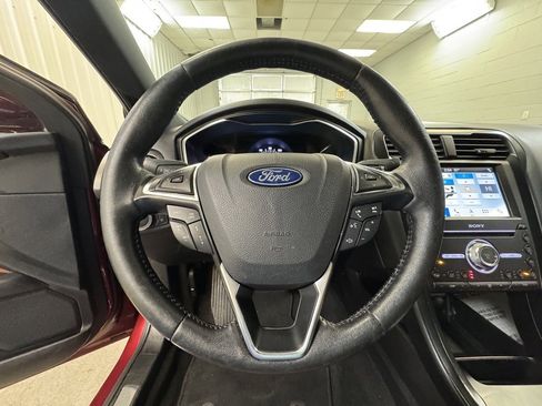 Used 2019 Ford Fusion Titanium image 31