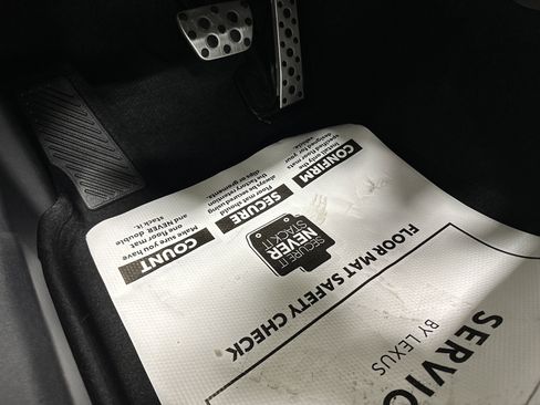 Used 2025 Toyota Camry SE image 19