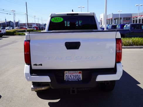 Used 2025 Toyota Tacoma TRD Off-Road w/ TRD Off Road Upgrade Package AWD/4WD image 11