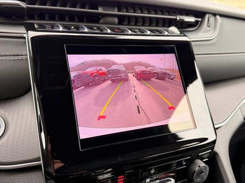 New 2025 Jeep Grand Cherokee Laredo image 16