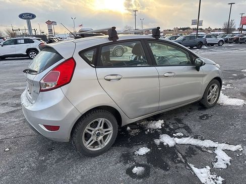 Used 2017 Ford Fiesta SE image 4