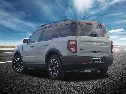 Used 2024 Ford Bronco Sport Outer Banks w/ Tech Package image 18