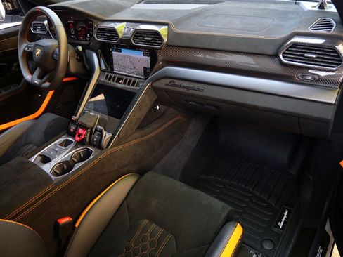 Used 2024 Lamborghini Urus Performante image 37
