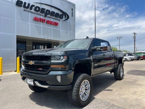Used 2018 Chevrolet Silverado 1500 LT w/ Texas Edition image 2