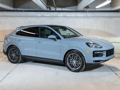New 2026 Porsche Cayenne GTS AWD/4WD image 7