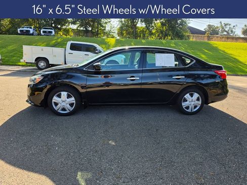 Used 2017 Nissan Sentra SV FWD image 2