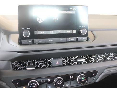 Used 2023 Honda Accord EX image 11