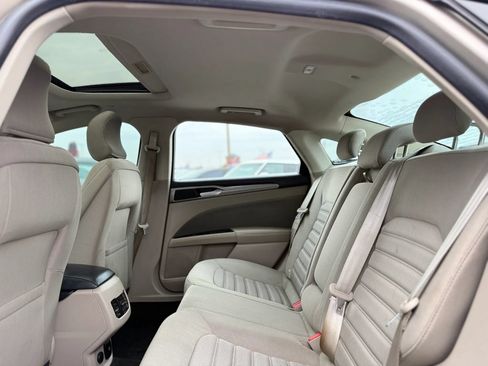 Used 2018 Ford Fusion SE FWD image 21