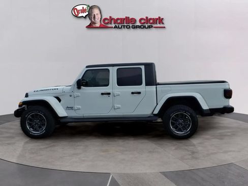 Used 2020 Jeep Gladiator Overland w/ Popular Equipment Package AWD/4WD image 2
