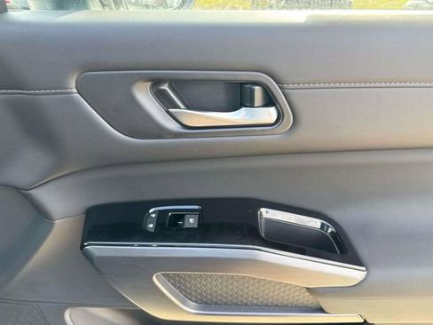 New 2026 Nissan Pathfinder SL image 19