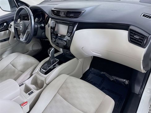 Certified 2022 Nissan Rogue Sport SV image 31