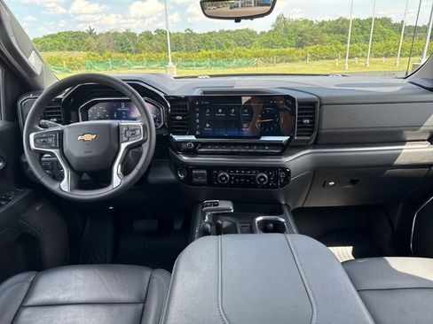 Used 2025 Chevrolet Silverado 1500 LTZ AWD/4WD image 13