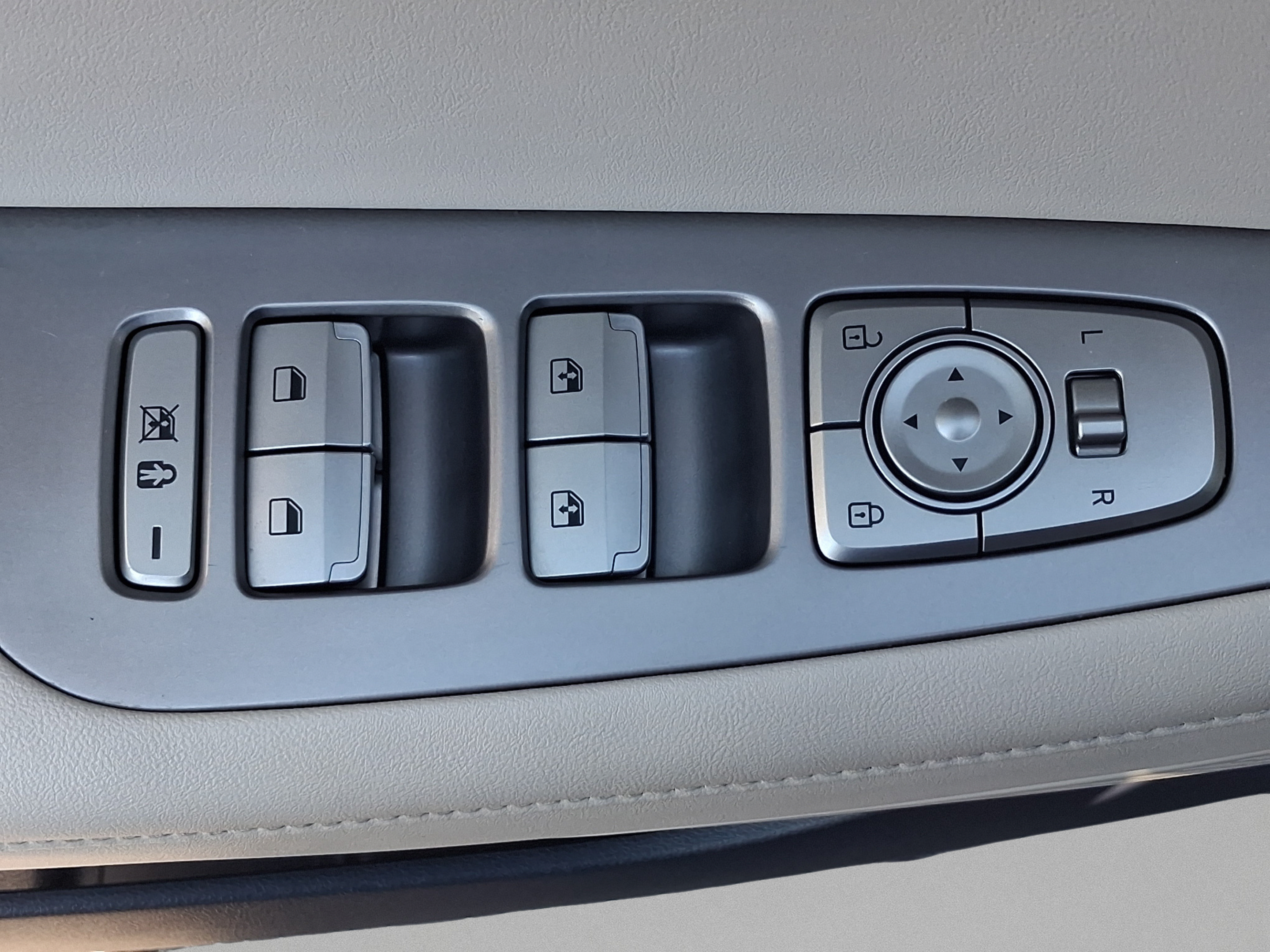 Used 2023 Hyundai Palisade Limited FWD image 12
