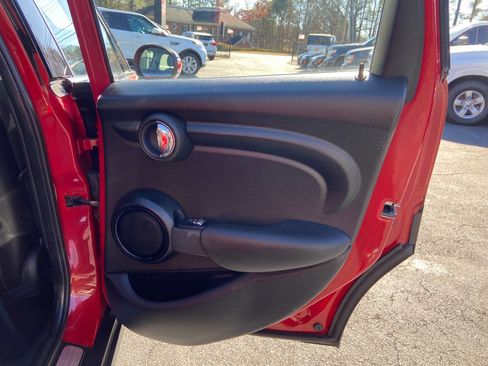 Used 2016 MINI Cooper 4-Door Hardtop w/ Media Package image 22