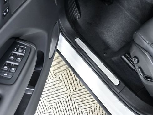 Used 2025 Volvo XC60 B5 Core AWD/4WD image 9