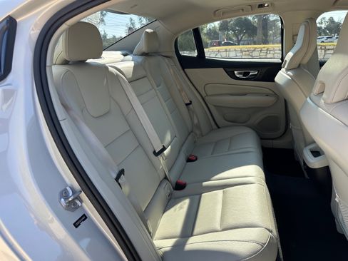 Used 2020 Volvo S60 T5 Momentum w/ Protection Package image 9
