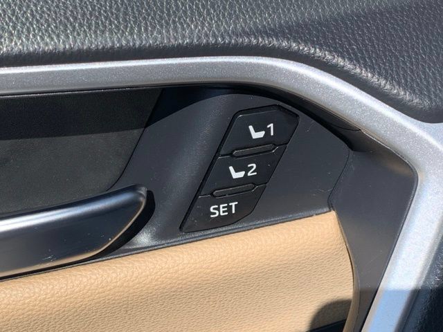 Used 2020 Toyota RAV4 Limited AWD/4WD image 14