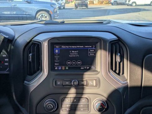 Used 2024 Chevrolet Silverado 1500 Custom image 18