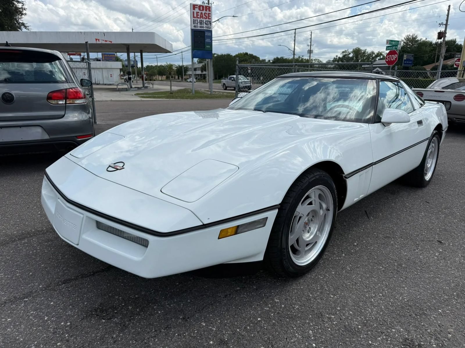 Used 1990 Chevrolet Corvette Coupe RWD image 1
