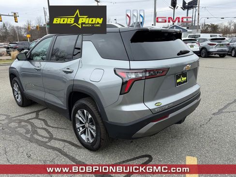 Used 2025 Chevrolet Equinox LT w/ Convenience Package II image 3